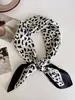 Moda Nova Primavera 2026 Lenço Decorativo Versátil Estampa de Leopardo Lenço Quadrado Pequeno Lenço de Pescoço Gravata de Cintura para Mulheres