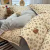 Juego de Ropa de Cama de Algodón Cepillado Engrosado Juego de Cuatro Piezas Sábana de Cama Hueca de Algodón Puro Funda de Edredón Faldón de Cama Juego de Tres Piezas Ropa de Cama Cálida de Otoño e Invierno
