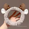 Linda diadema de felpa de dibujos animados para mujer, especialmente diseñada para lavarse la cara y aplicar mascarillas faciales, diadema de corona alta, lista para fotos, crea una atmósfera elegante