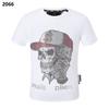 Camiseta de manga corta para hombre de la marca Phillip Plum PP, con cuello redondo y letras perforadas, disponible en AliExpress y Amazon.