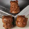 Gato de la Suerte de Madera de Durazno Sosteniendo Bambú Panda Accesorios Pulsera Tejida Hecha a Mano DIY Accesorios para Pulsera de Cuentas Budistas