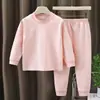 Conjunto de roupa íntima térmica infantil sem costura para outono e inverno, adequado para usar em casa, como camada base ou como pijama, proporcionando calor para crianças mais velhas durante o outono e o inverno.