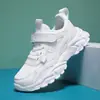 Nuevo estilo de zapatillas deportivas para niños medianos y grandes, parte superior de malla ligera, adecuado para estudiantes de primaria y niños que corren, suela suave, transpirable.