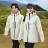 Nueva chaqueta outdoor de estándar nacional para hombres y mujeres, abrigo de senderismo tres en uno a prueba de viento e impermeable, ropa para montañismo y esquí con logotipo personalizado