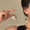 Pendientes de flor trenzada de seda plateada, huecos, de metal, estilo indiferente, tridimensional, para mujer, atmósfera de alta gama, joyería de oreja única y hermosa