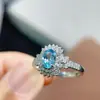 Anillo de Topacio Natural Puro con Piedra Principal Azul Suizo Súper Oscuro Tamaño 5*7mm Plata 925 Trabajo Fino Incrustación
