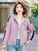 Moda Outono da Mamãe Casual Soltinho com Capuz 2026 Novo Estilo Casaco Estiloso para Mulheres de Meia-Idade Primavera e Outono