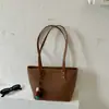 Bolsa Tote de Grande Capacidade Nova, Elegante e Estilosa, para o Dia a Dia 2026, Padrão Trançado Vintage, Bolsa de Ombro Casual Feminina