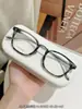 Armazón de lentes de titanio puro estilo diseñador, moda callejera, simple y estiliza el rostro, sensación popular en línea, armazón de lentes de titanio puro