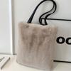Bolsa Feminina de Inverno Peluda de Grande Capacidade 2026 Novo Estilo Bolsa de Ombro Único Estilo Saco Bolsa Tote Peluda de Alta Qualidade para o Dia a Dia
