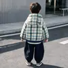 Roupas de Outono e Inverno para Meninos Suéter Casaco Xadrez Peludo com Capuz Engrossado Plus Velvet Roupas de Inverno para Crianças Meninos 2026 Novo