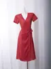 Vestido Floral Vermelho Estilo Francês para Mulheres, Peça Única de Verão Slim Fit com Decote V e Cintura Marcada com Amarração