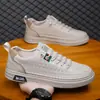 Zapatos de Hombre 2026 Primavera Nuevo Estilo Zapatos Blancos Zapatos Casuales para Hombre Tendencia Versátil Zapatillas Deportivas Transpirables Zapatos de Piel Suave para Hombre