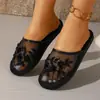 Chinelos de Casa com Bordado de Malha Grossa Estilo Europeu Meio Mules Cabedal de Couro Sem Calcanhar Bico Fechado Sapatos Baixos Chinelos Elegantes