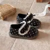 Zapatos de piel de lunares para niña, nueva colección de otoño, estilo retro con ribete de encaje, zapatos de princesa de suela blanda, zapatos sencillos para niños, zapatos planos