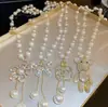 Collar de Perlas de Camelia que Gotea Aceite Nueva Moda para Mujer Exquisita Cadena Larga para Suéter Colgante Versátil de Ropa de Alta Gama