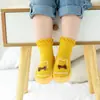 Primavera e outono novo bebê dos desenhos animados bebê criança sapatos meias tubo médio antiderrapante sapatos de sola macia crianças meias de chão 0-1-3 anos de idade