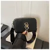 Design de letras estilo coreano, minimalista, nova coleção feminina 2026, bolsa de mão simples e moderna com alça larga, bolsa de ombro e bolsa quadrada pequena