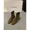 Botas Martin Minimalistas de Couro Macio com Bico Quadrado Versáteis de Salto Baixo para Mulheres com Zíper Traseiro e Botas Curtas Planas Finas - Outono e Inverno 2026