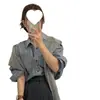 Camisa chic coreana de principios de otoño, de un solo botón, con bolsillos, holgada y de manga larga para mujer, camisa a rayas