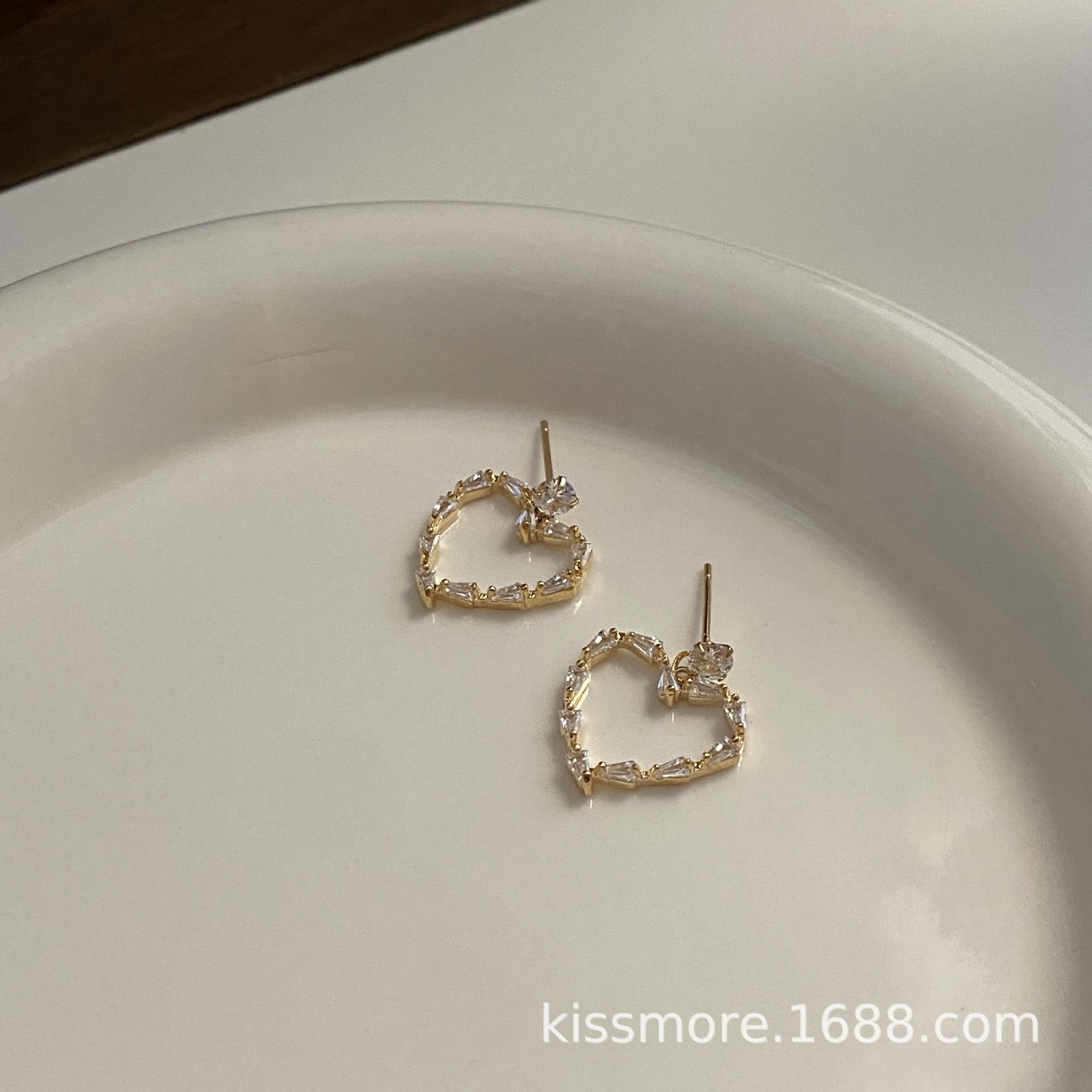 爱心镂空锆石耳环10.jpg