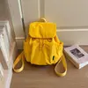 Mochila de viaje ligera y elegante para mujer, con un diseño funcional, material de nailon resistente al agua, gran capacidad, múltiples bolsillos y un aspecto casual