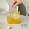 Caneca de Chá de Frutas de Verão Tendência Estilo Bolsa de Mão em Vidro, Transparente, Criativa, Excêntrica, Alto Valor Estético, Copo para Suco e Coquetel Ligeiramente Inclinado