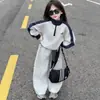 Conjunto de Dos Piezas de Sudadera de Moda con Bloques de Color para Niña y Pantalones Sueltos Conjunto de Sudadera con Media Cremallera y Cuello Alto para Niños de Primavera