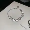 El Color del Verde Transparente~ Pulsera Cuadrada de Zircón con Forma de Gota de Agua, Pulsera de Estilo Elegante con un Diseño Único, Joyería de Lujo Ligero de Nicho con un Toque de Alta Gama