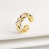Anillo de cobre chapado en oro de alta calidad para mujer con diseño de nicho transfronterizo, estilo Ins, con un simple toque de amor y cara de diamante irregular.
