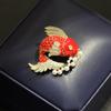 Broche de carpa da sorte estilo chinês ano após ano corsage de pérolas maré nacional personalidade criativa alfinete de carpa atacado
