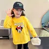 Camiseta base para meninas para usar em camadas, adequada para crianças mais velhas, primavera e outono, versátil e estilosa, top fofo de algodão puro com mangas compridas para crianças