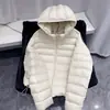 Chamarra de Algodón Canalé Ligera Cálida Corta con Capucha 2026 Ropa de Invierno Holgada Versátil Otoño e Invierno Casual Chamarra de Algodón Ropa Exterior