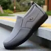 Tênis de lona masculinos transfronteiriços, adequados para primavera e outono, com solas grossas e macias, projetados para homens de meia-idade e idosos, apresentando design antiderrapante e disponível em tamanhos grandes, um fabricante casual de calçados masculinos