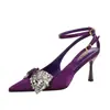 8718-AH159 Sandalias de tacón de aguja huecas sexys para fiesta estilo europeo y americano con pedrería y lazo grande, punta fina
