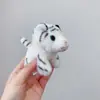 Lindo broche de muñeco de tigre pequeño broche de animal tridimensional acostado accesorios para amantes fotos de viaje vender lindo