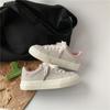 Sapatos Brancos Versáteis Femininos Tendência Ins Solado Macio Tênis de Skate Novo Primavera 2025 Estudante Solado Grosso Casual Esportivo Sapatos Pão
