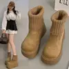 Botas femininas de cano curto com sola grossa e que aumentam a altura, nova coleção outono/inverno 2026, acabamento fosco versátil, adequadas para mulheres baixinhas, botas meia-calça plataforma estilo coreano, botas da moda