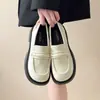 Mocasines estilo universitario para mujer, tacón grueso, zapatos de una sola pieza, versátiles 2026, suela gruesa, slip-on, zapatos pequeños de cuero, para persona perezosa, nuevo de otoño, negro