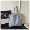 Nova Bolsa de Ombro Único com Bordado de Letras Estilo Coreano Feminina de Grande Capacidade Leve Fashionável em Tecido de Nylon Bolsa de Mão Bolsa Tote Casual
