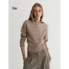 Bianye Bie, un suéter minimalista 100% lana con cuello mandarín y mangas largas, es una nueva colección de otoño para mujer, que presenta un elegante cárdigan de punto.