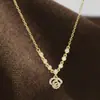 Novo 2023 micro cravejado zircônia elegante corrente clavícula feminina design de nicho pétala de rosa colar versátil