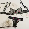 Conjunto de Dos Piezas de Sujetador y Bragas Frescas Pequeñas de Malla Bordada Tres Puntos Ropa Interior Sexy Europea y Americana