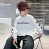 Camiseta de manga larga de otoño para niño 2026 nuevo estilo primavera y otoño para niños medianos y grandes, camiseta básica fina y elegante