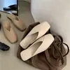 Verão 2026 Novo Estilo Planas Confortáveis Solado Macio Slip-On Chinelos Preguiçosos Tendência Versátil Elegante Sapatos Femininos Versão Coreana