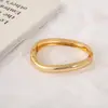 Nuevos Brazaletes y Joyería de Acero Inoxidable Metálico con Incrustaciones de Diamantes de Moda Femenina de Gama Alta Europea y Americana al por Mayor