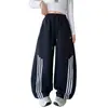 Pantalones para niñas, colección primavera/otoño 2026, estilo nuevo, pantalones deportivos de rayas estilo americano para niñas, pantalones de otoño cortavientos, pantalones de pierna ancha para niños mayores