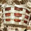 Cesta de almacenamiento tejida de bambú con patrón de barras de fabricantes cesta de bambú color natural color marrón seco cesta de bambú envuelta