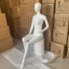 Tienda de ropa maniquí pintado al horno modelo de pie en ventana hombre y mujer cuerpo completo molde de cuerpo humano para ropa display modelo femenino