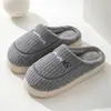 [Tamaño Grande] Pantuflas de Algodón para Hombre Primavera, Otoño e Invierno Zapatos de Confinamiento para el Hogar Suela Gruesa Calidez para el Hogar Pareja Mujer